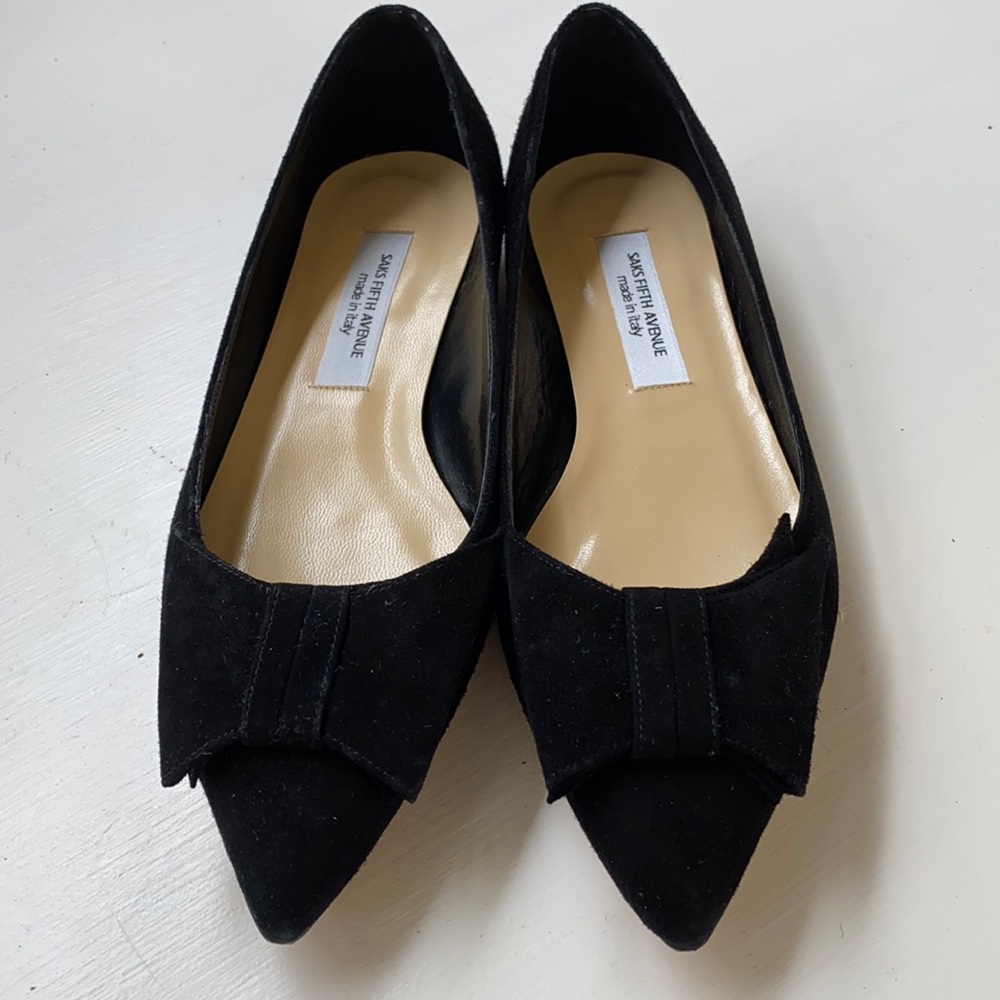 SAKS FIFTH AVE SUEDE BOW FLATS 5.5